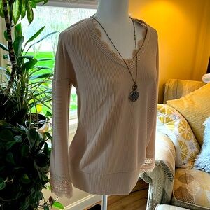Small Trendy Queen beige ribbed long sleeve blouse